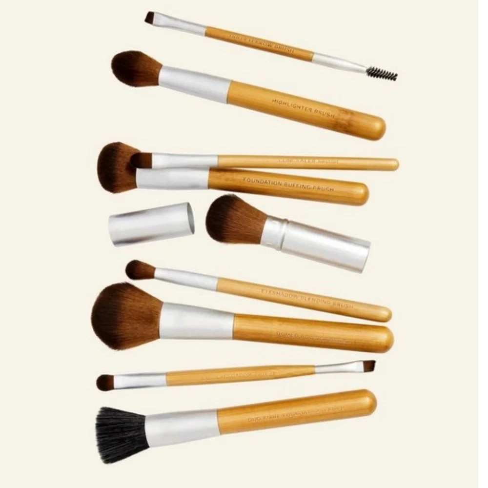 The Body Shop Highlighter Brush. New in box.